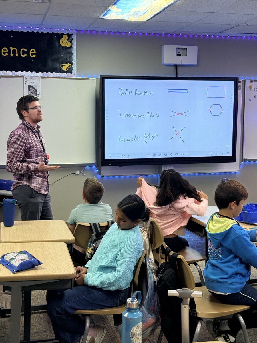 kaburch1981's tweet image. When students do the thinking and the talking, they do the learning! 💭🗣️ These @hugheselem mathematicians are putting their math knowledge to work and showing what true understanding looks like! 🔢✨ #MathTalk #StudentLedLearning