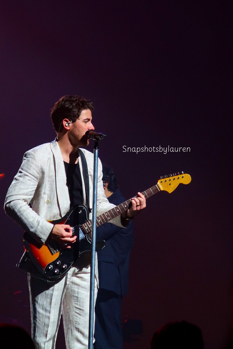 Jonas Brothers || @ Golden 1 Center 

09 • 26• 25 

#jonasbrothers #greetingsfromyourhometowntour #nickjonas #joejonas #kevinjonas #sacramento #pointandshootconcertphotography  #snapshotsbylauren #concertphotography #photographer #cannong7xmarkii #livemusicphotographer