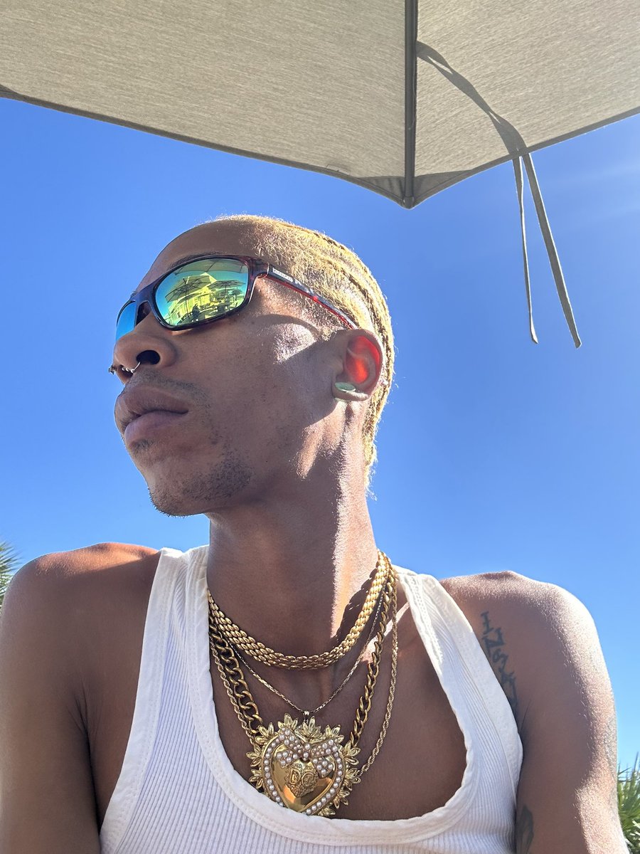 l33bee's tweet image. November is treating me well.