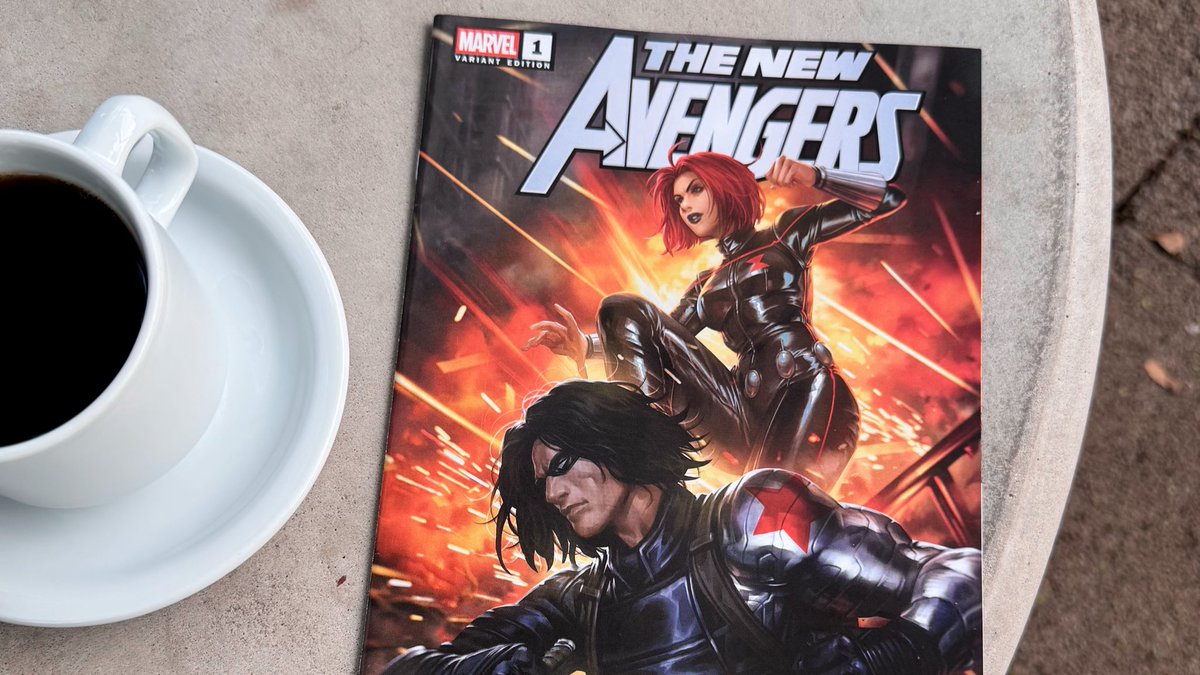 The New Avengers 1 (2025) • Escrita por <a href="/samhumphries/">Sam "The Hammer" Humphries</a> e ilustrada por <a href="/tonlima_19/">Ton Lima</a> • Como aconteceu com o filme, esta HQ foi originalmente anunciada com o título de Thunderbolts e, depois, foi revelada como se chamando Novos Vingadores. Depois de terem … instagram.com/p/DQpj-xAkpZX/…