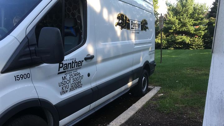Shout out to the cargo van drivers in our fleet! Please share your best tips for living over the road. 😍 
📸 Mantenimiento Handiman