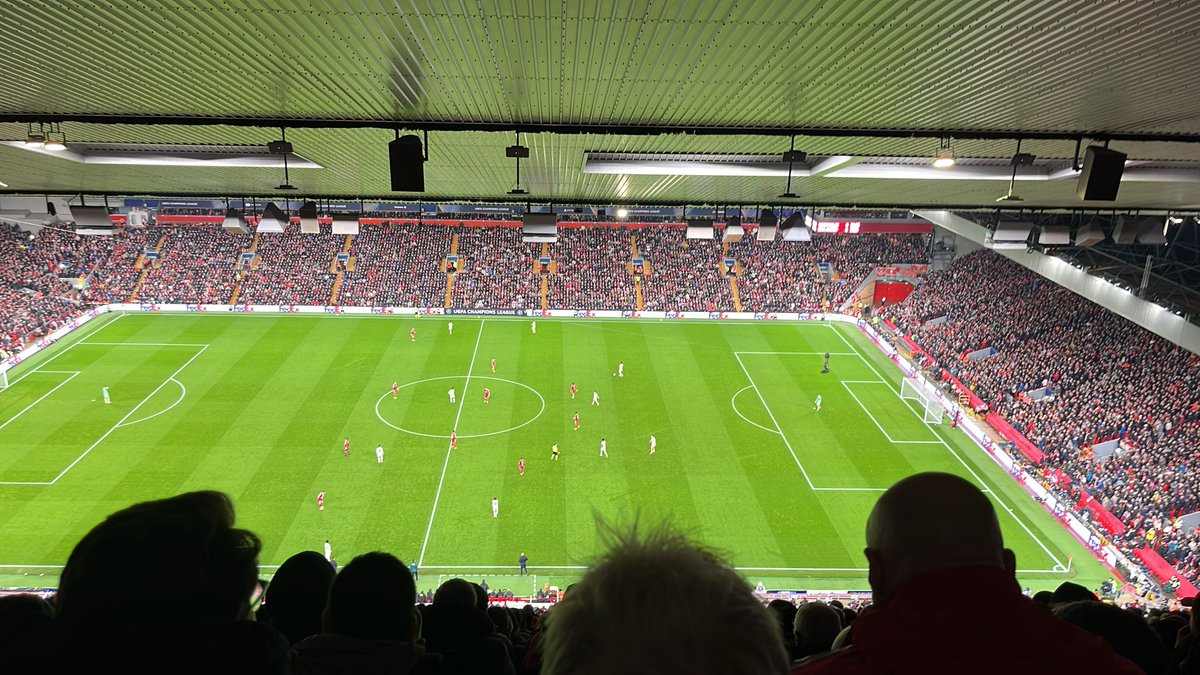 Un amigo viendo el Liverpool en directo me pregunta si era penalti o no