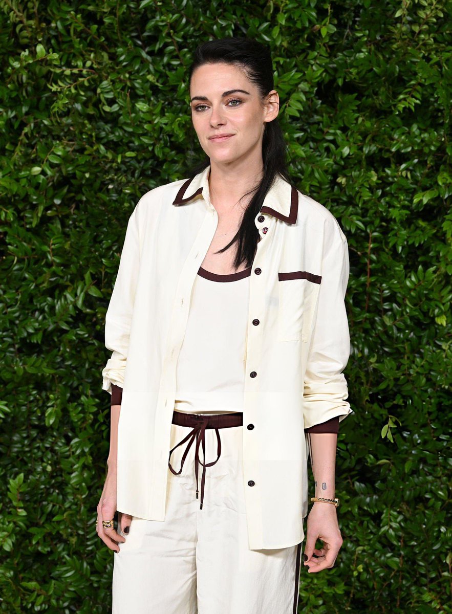 Jinsiy tanani boyash videolarini onlayn tomosha qiling Rassomlar porno rasmlar