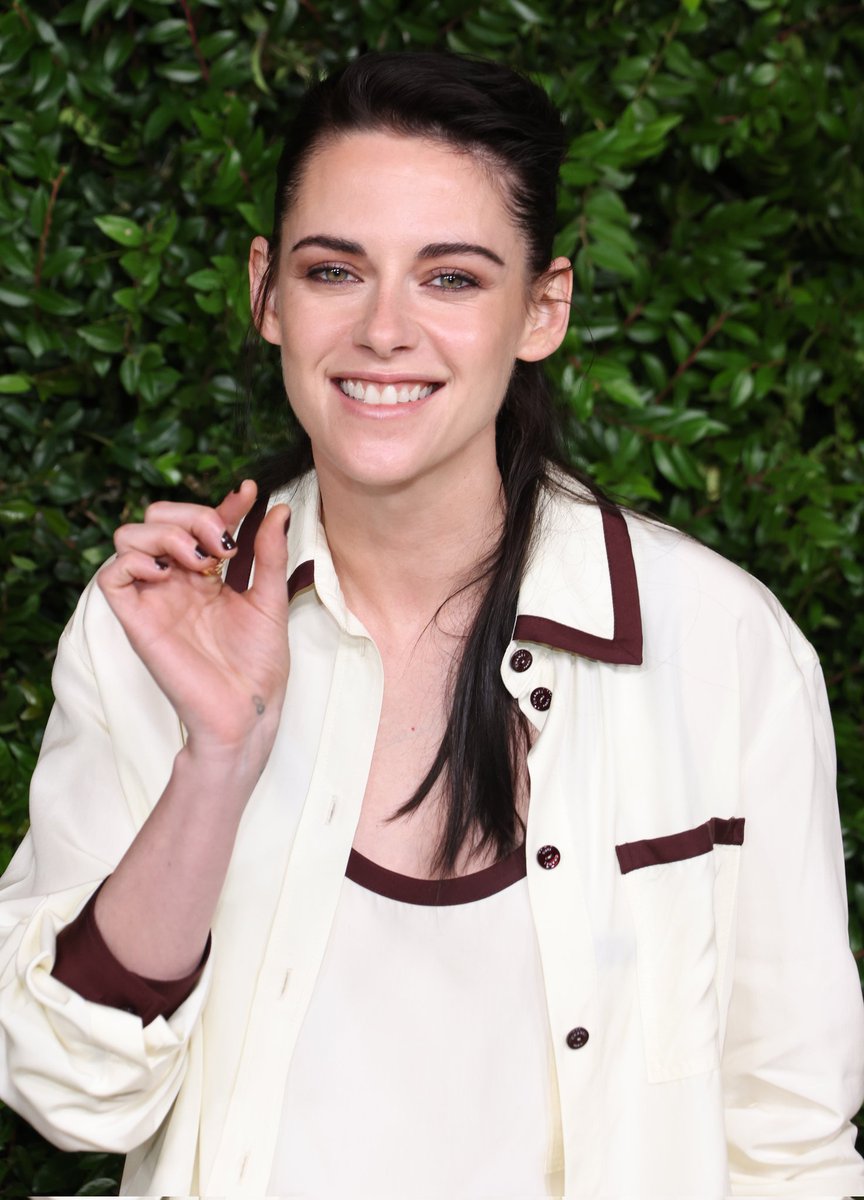 Bokira qizlar porno video korish Zeigerning yalangoch fotosuratlari