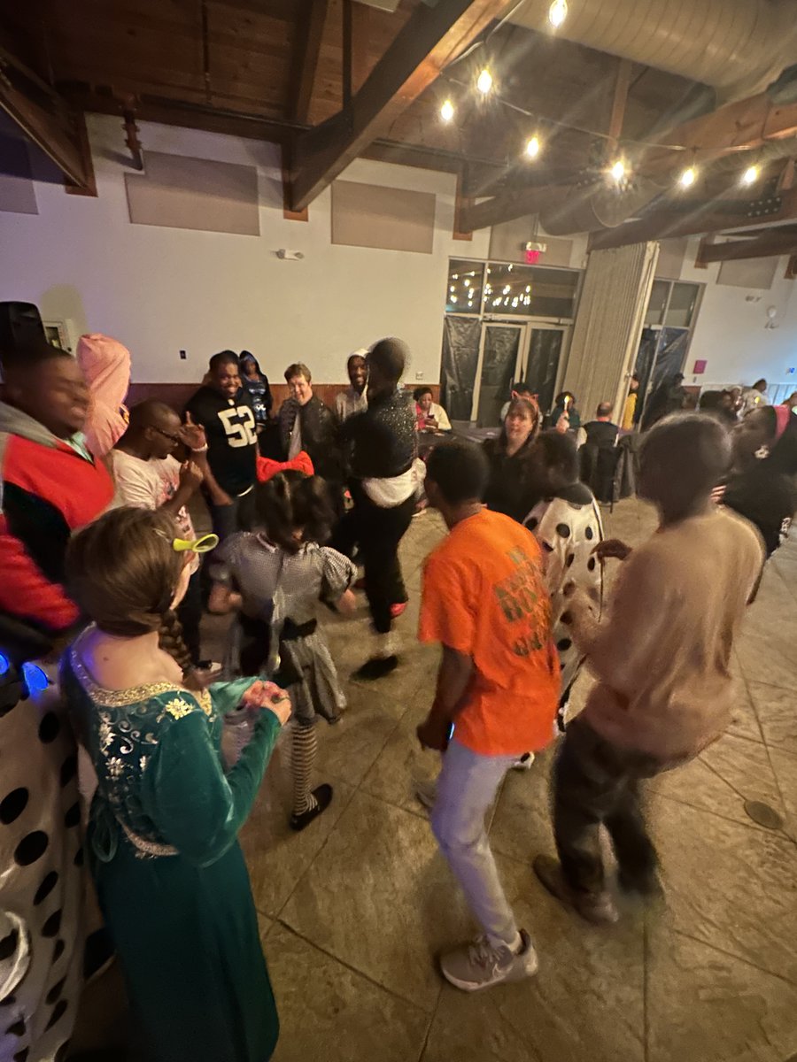montgcitypandr's tweet image. TRC had its annual Halloween Dance at the Gateway Lodge! There were so many great costumes, tasty food and treats, fun decorations, and more. Doesn&apos;t it look like they had a fantastic time? We wish we could have been there!

#funinmgm #ourmgm #TherapeuticRecreationCenter