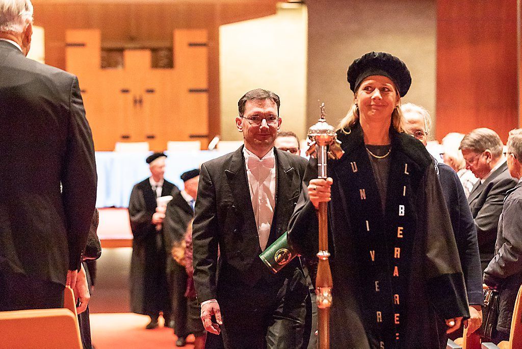 JordyBeukeboom's tweet image. De HEERE vernedert dezen en verhoogt genen.

💖
(zou er iemand op aarde dominee De Heer deze #bul niet gunnen?!) 
#gunfactor