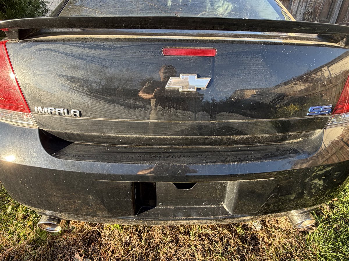 asonofabeach609's tweet image. GM put this perfectly good 5.3 LS in sideways 🤔 #project #LSX #LSFour 
Eating M&amp;amp;Ms and considering my options 😬