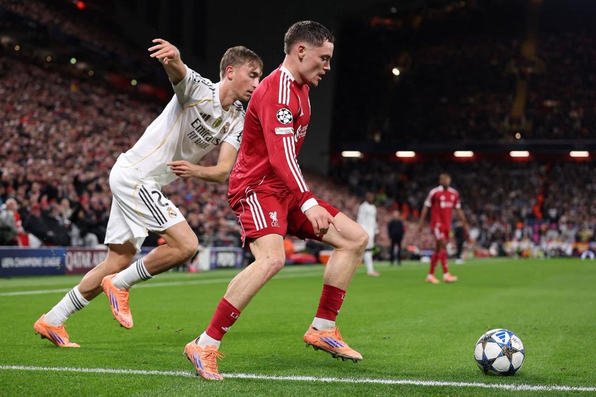 الشوط الأول بين #ريال_مدريد و #ليفربول، الذي انتهى بالتعادل السلبي، شهد تقديم #فلوريان_فيرتز 5 تمريرات مفتاحية، في  أعلى عدد تمريرات له في مباراة واحدة مع "الريدز"، بينما لم يُقدم أي لاعب آخر في الملعب أكثر من تمريرتين مفتاحيتين حتى الآن