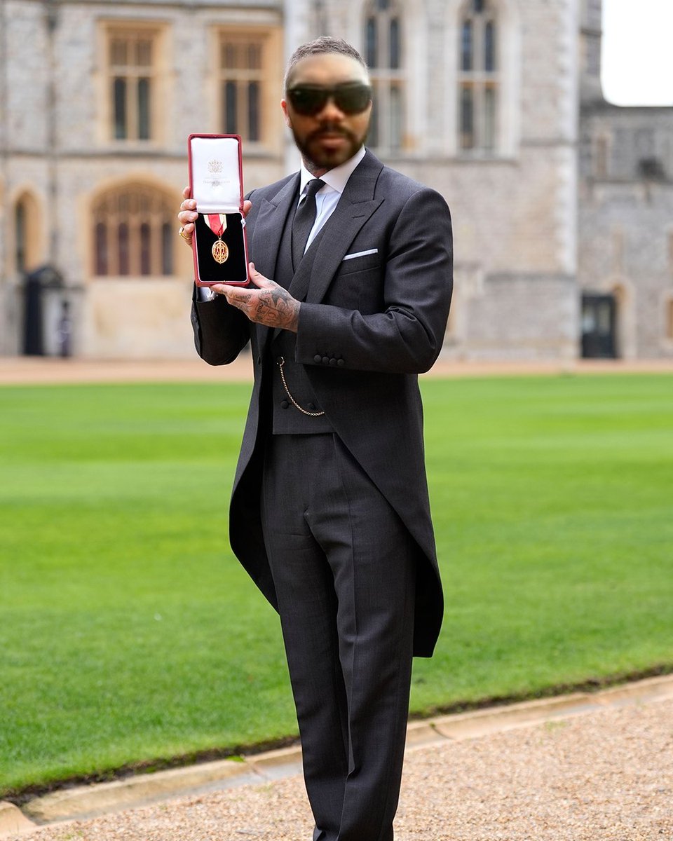 #NuevaFotoDePerfil de Sir Antonio titulo recibido en Windsor Castle! 🏴󠁧󠁢󠁥󠁮󠁧󠁿❤️