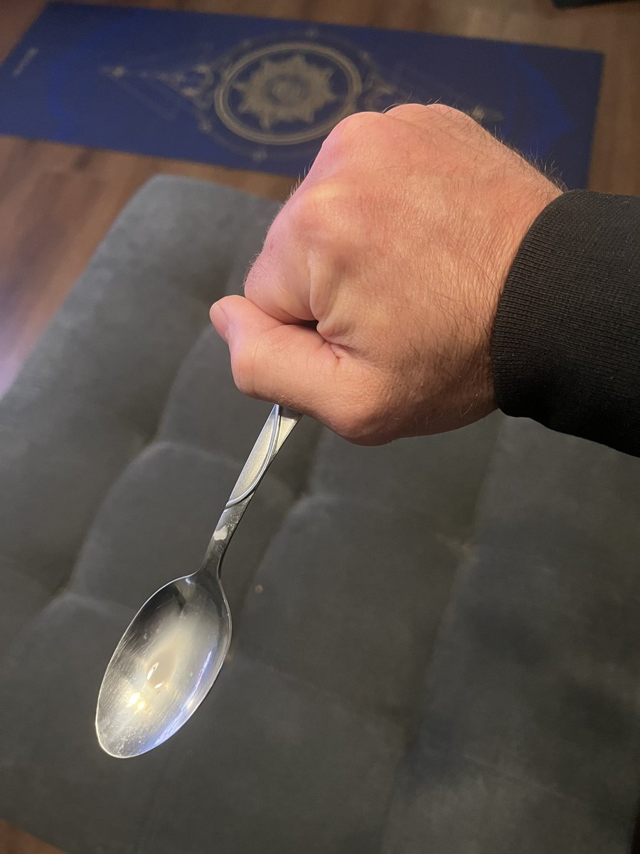 SuperChrisSabin's tweet image. Do I hold a spoon weird?