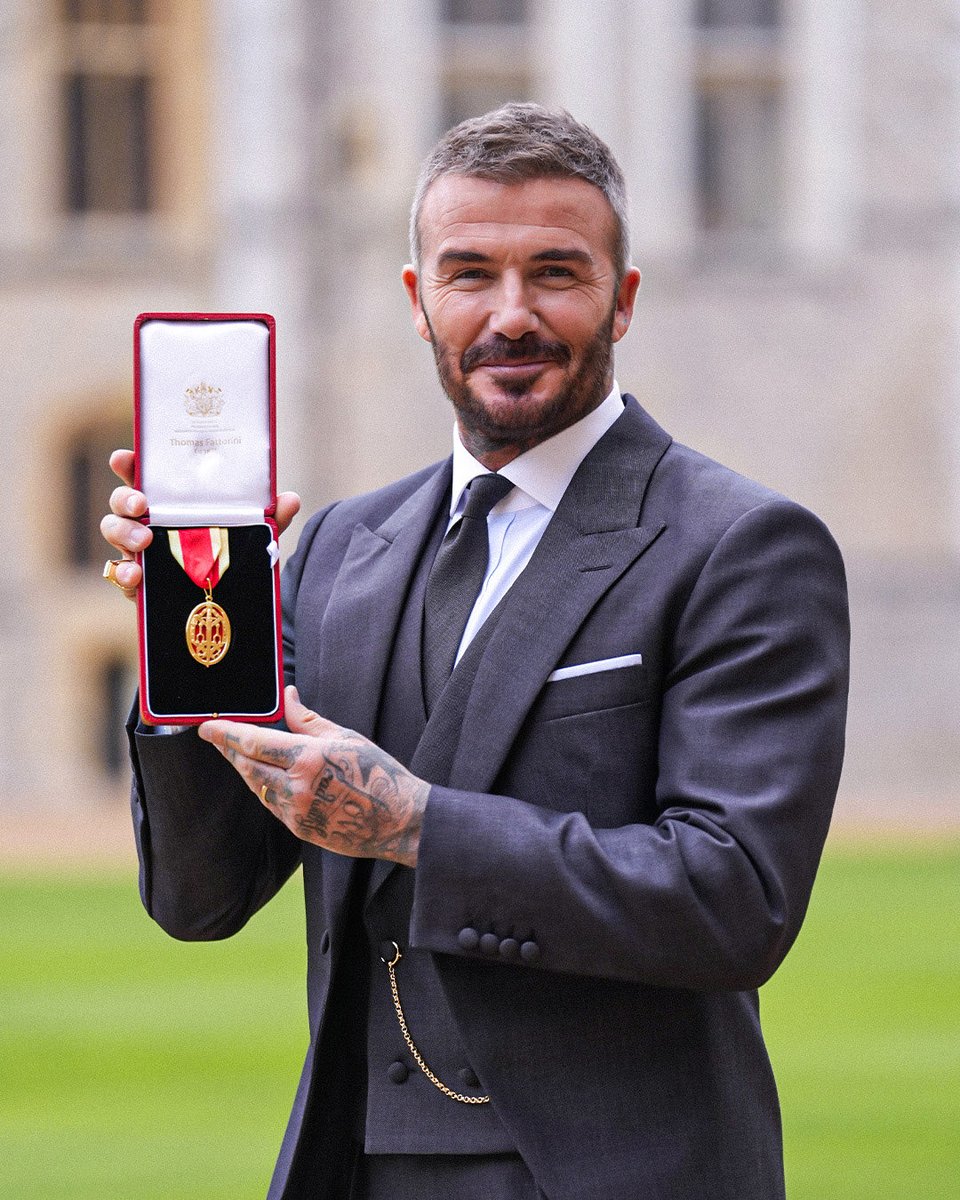 ScopezaNews's tweet photo. Sir David Beckham knighted by The King at Windsor Castle for services to sport &amp; charity. From free-kicks to philanthropy—well earned! 🇬🇧⚽ #SirDavidBeckham

https://t.co/E82UAlTGgV https://t.co/FTcyyHDlIc