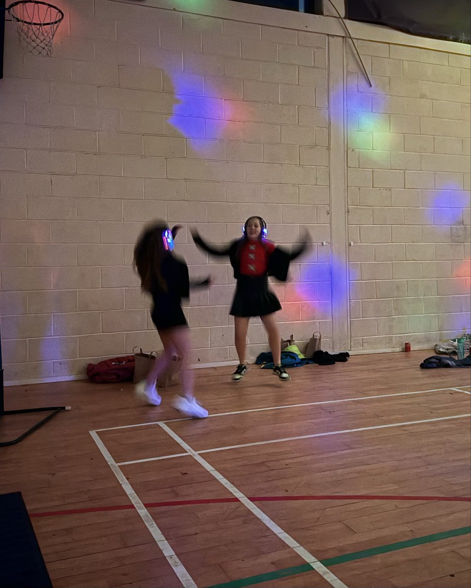 BarnfieldsPS's tweet image. Headphones on. Volume up. Dance moves unlocked. 🔥 Condover silent disco = pure joy! 🎧