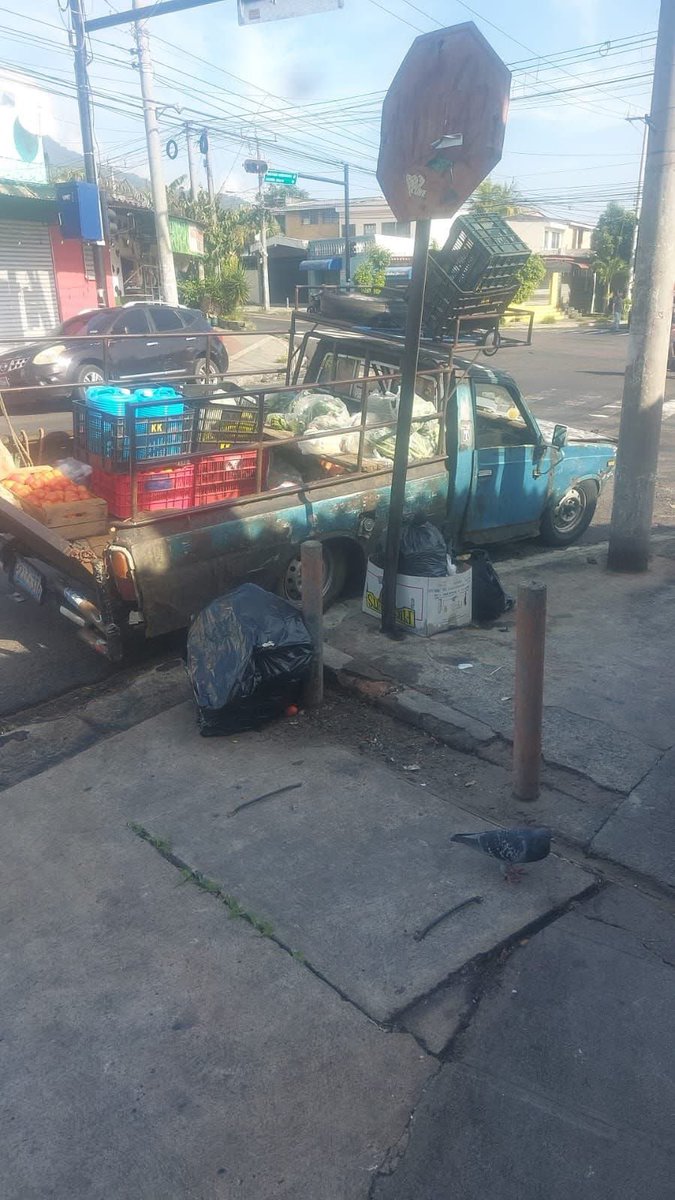 ITROriginal's tweet image. 🚨 URGENTE: VEHÍCULO ROBADO EN SAN SALVADOR 🚘

📍 El pick up de Don José Antonio Zelada Alas fue robado el lunes 3 de noviembre de 2025, entre 8:00 y 8:30 p.m., en las cercanías del Mercado Cuscatlán.

📌 Detalles del vehículo:
•🚙 Clase: Pick up
•🏷️ Marca: Toyota Halluz
•📆…