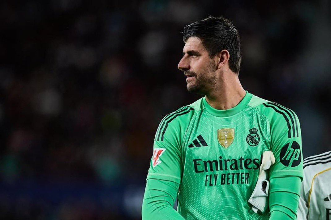 رأي ما راح يعجب الكثير 
كورتوا حارس افضل الف مره من كاسياس