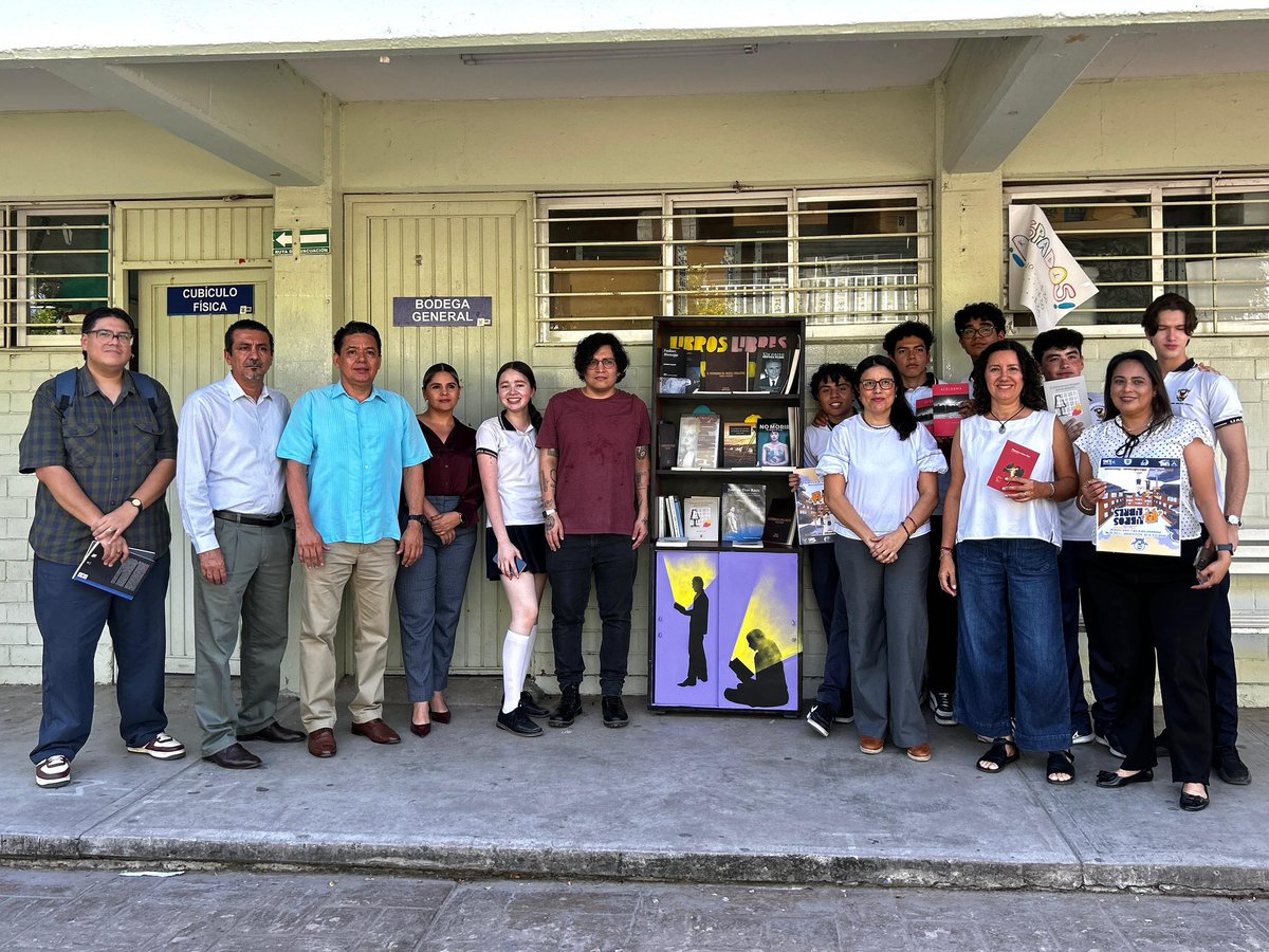 uas_editorial's tweet photo. La Preparatoria Emiliano Zapata recibió el programa Libros Libres, que pretende acercar la lectura a los estudiantes. 
Desde Editorial UAS buscamos que los libros encuentren a sus lectores en espacios al aire libre. #uas #culiacan #libros #mexico #libroslibres #editorialua https://t.co/IdetZ9s1Df
