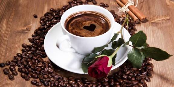 #Geceye Kahveden bir yudum almamışsın,
Korktun mu 
Beni kırk yıl sevmekten? "
       Cemal Süreya