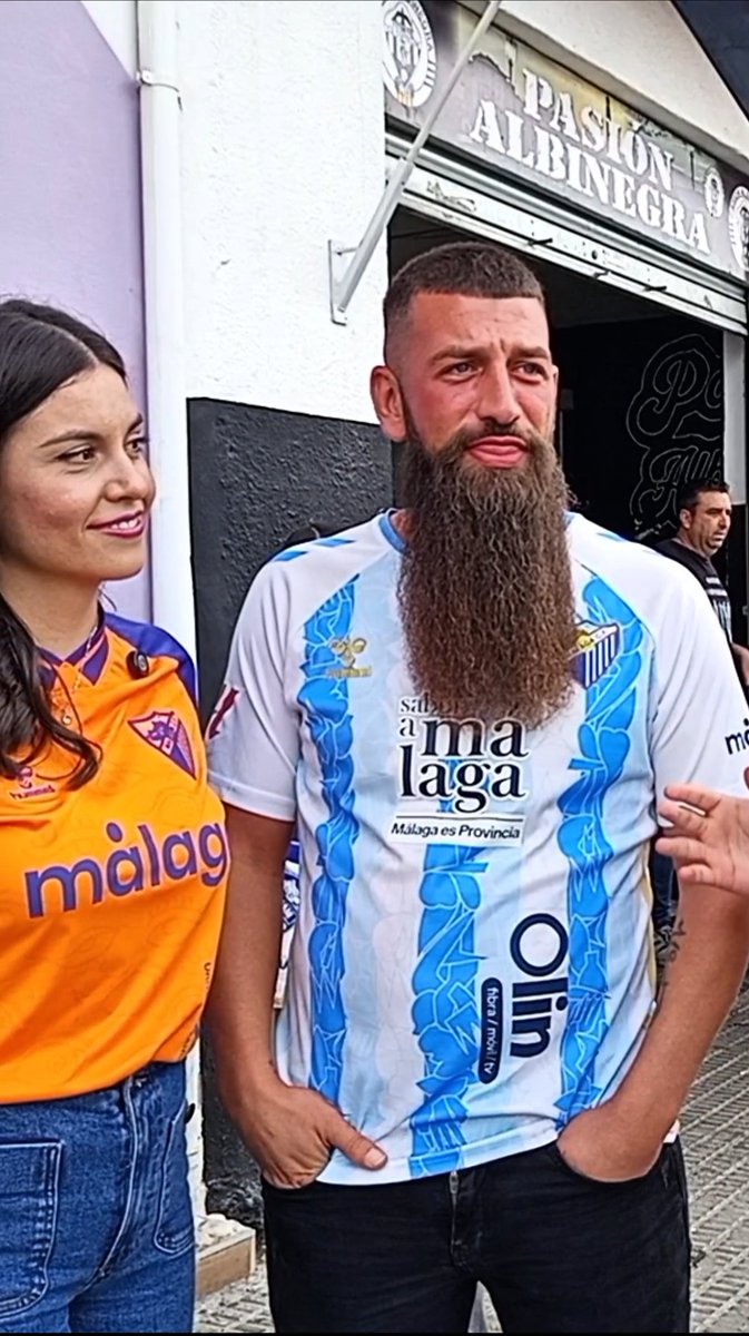 pasionalbinegr3's tweet photo. Día grande con la afición del MÁLAGA 🤍🖤🫂🤍💙

Por aquí os dejamos el vídeo completo ¡No te lo pierdas! 📹📹
👇🏻👇🏻👇🏻👇🏻
https://t.co/YxKYuYBMtx

En la previa del partido, DAVID HERRERA habló con la afición malaguista 🎤📹

@PMalaguistaBCN @superbastipm @puniversitariam https://t.co/2UTZjFlJzz