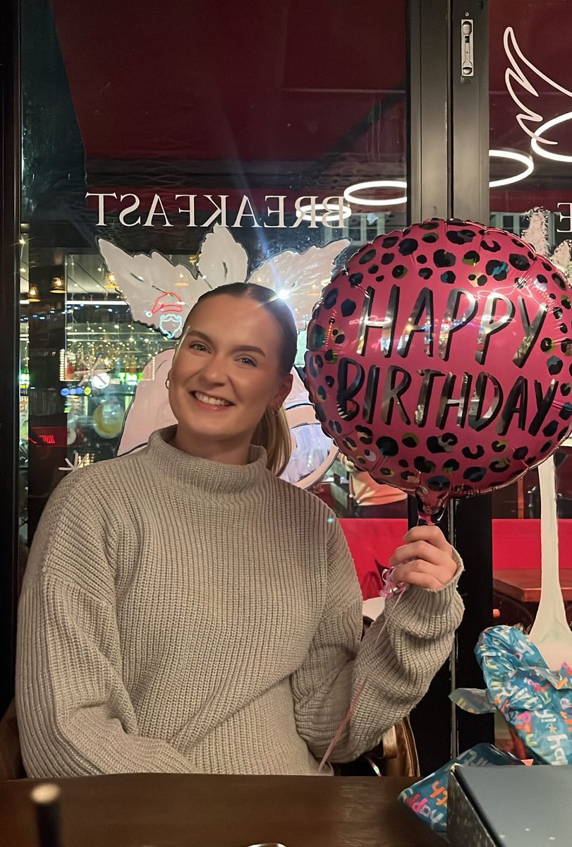 mother daughter tweet media