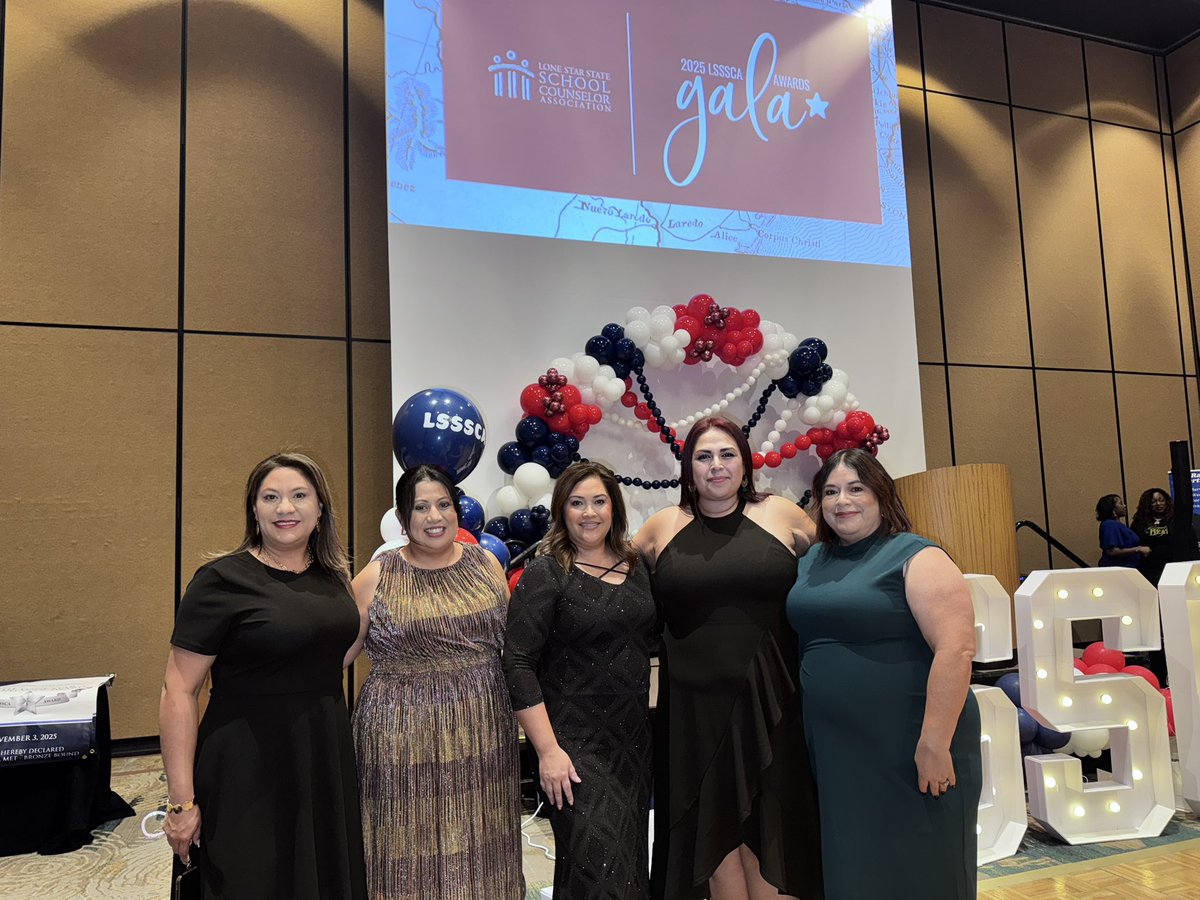 Americas_HS's tweet photo. Hard work, Heart,❤️💙&amp; Hustle from our  @CounselAHS Blazer Nation counseling team! 

Way to go @Americas_HS Team for bringing home the Lone Star 💫 Bronze Award! 
A’s UP! 

@MDominguez_SISD @ERivas_AHS @SISD_HS @SGomez18_AHS @EOrtiz_AHS @ABarrios_SISD https://t.co/KED5lFwToH
