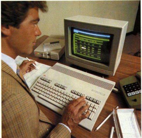 Retrojournal_de's tweet photo. Rätselzeit! 🧐 Hast du letzten Monat aufgepasst? Von welcher Zeitschrift stammt dieses Bild?
Antwort in die Replies! ⌨️📖
#RetroRätsel #Retrojournal #RetroMagazines https://t.co/R0eo7UltUb
