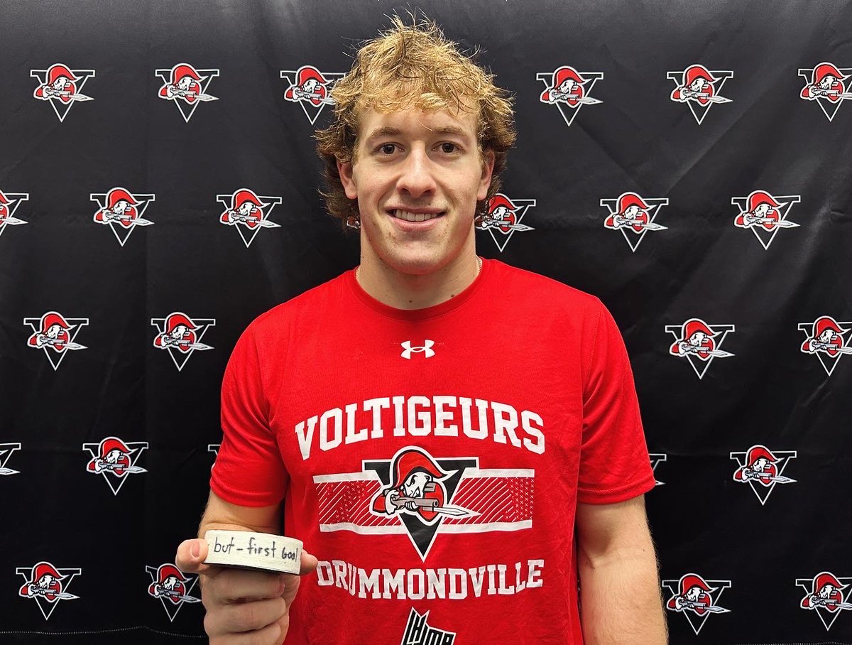 Le p’tit nouveau sait se faire des amis. 🙇🏼

Il a marqué son premier but dans la <a href="/LHJMQ/">LHJMQ</a> samedi dernier et a maintenant deux buts &amp; une passe en trois matchs. 

C’est ce qu’on appelle une belle entrée en matière, congrats Carter! 🤌🏼

#GoVolts