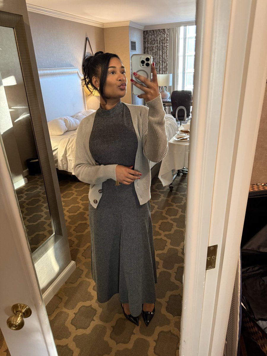 teeliciouss_'s tweet image. #callmylawyer #kissyface #genZ