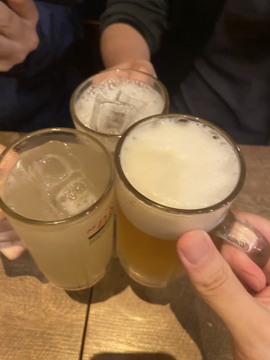 Daemon_nakamura's tweet photo. 大阪で久々の飲み会
みんなで集まって酒を飲むのはやっぱり楽しいね😊
また突撃しに行かななっ！！！ https://t.co/AIPvByVYBZ