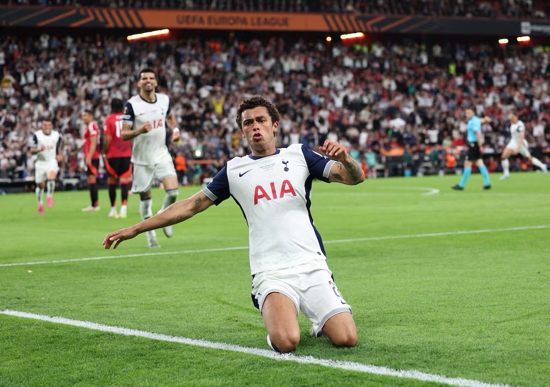 TheSpursExpress's tweet photo. Next up for Tottenham, is Manchester United (H)

A reminder of what happened the last time Spurs faced the Red Devils… 😁🏆 https://t.co/qMqREbS3by