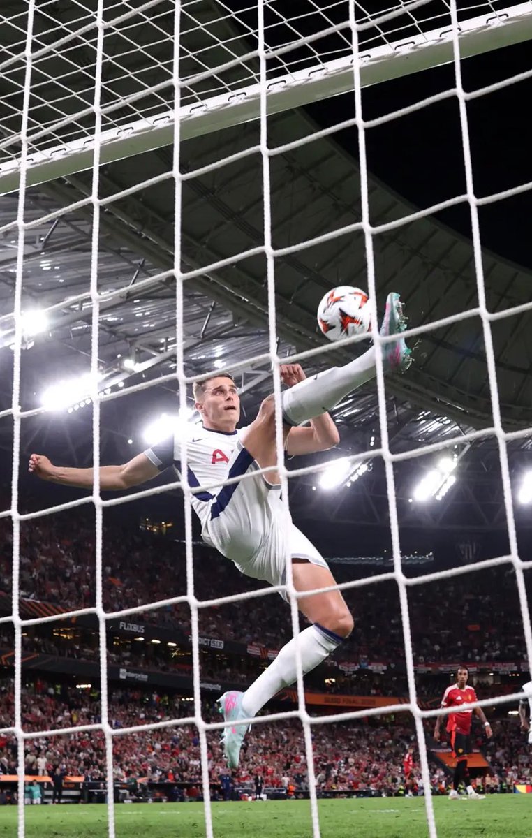 TheSpursExpress's tweet photo. Next up for Tottenham, is Manchester United (H)

A reminder of what happened the last time Spurs faced the Red Devils… 😁🏆 https://t.co/qMqREbS3by