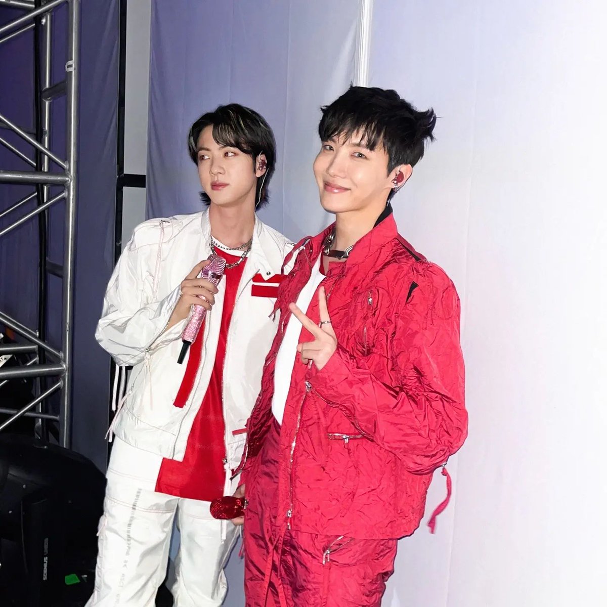 catagenda's tweet photo. i vote #JIN for #2025MAMAVOTE https://t.co/VJnFsz9zEO