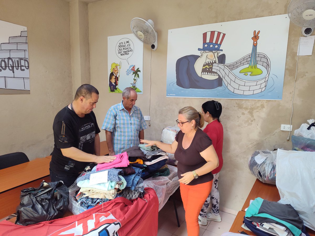 Trabajadores del sector no estatal se unen en la noble labor de entregar un grupo de donativos para las familias afectadas en el oriente del país. En esta ocasión los arrendadores de viviendas compulsados por Ernesto García llegaron hasta la #CTC con la carga solidaria.