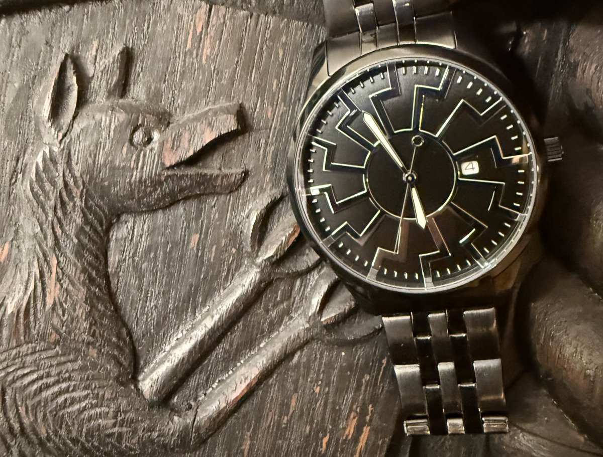 frenlywatchco's tweet image. 🚨🚨🚨 Only 2 Silver on Black SRads left frens