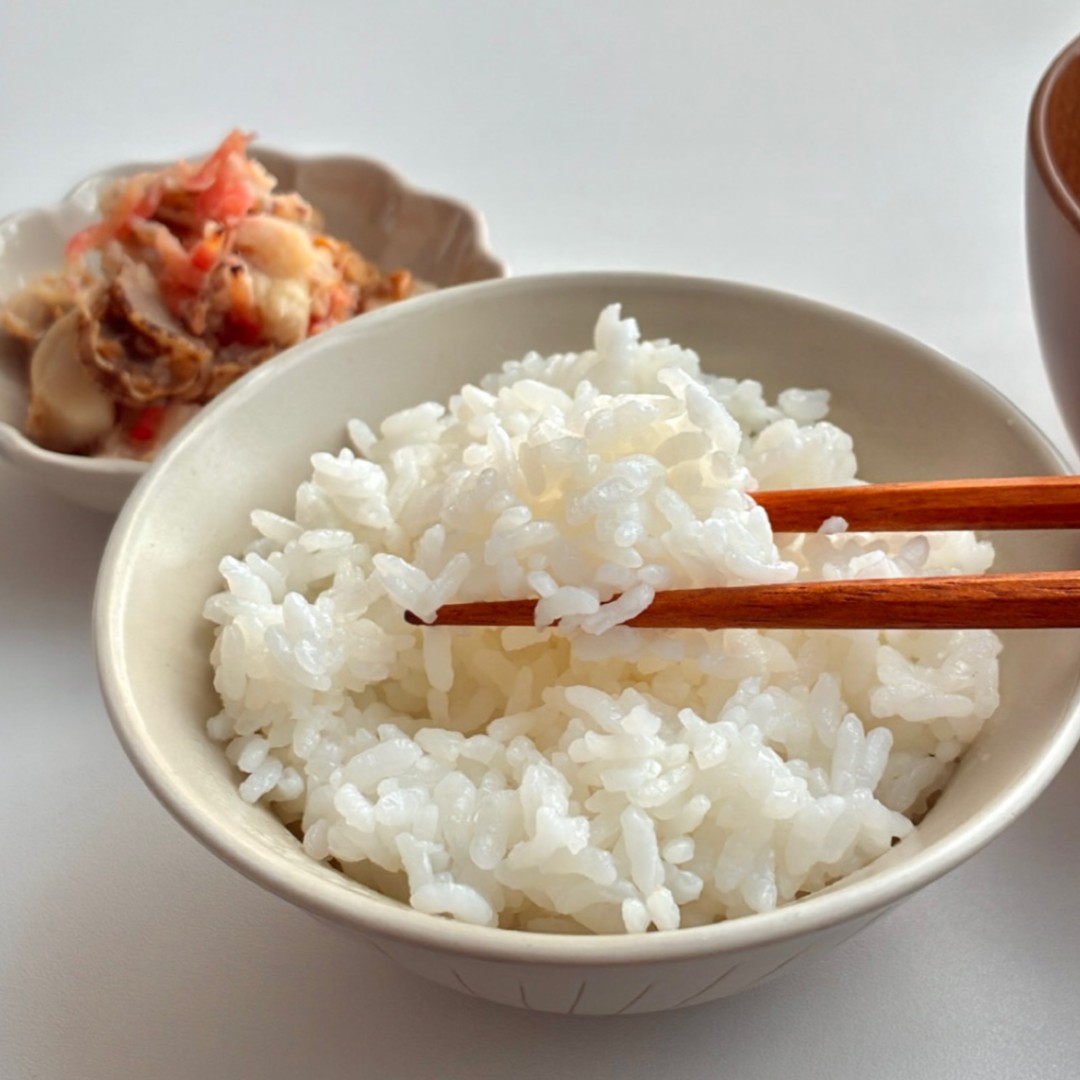 Sakichan1230's tweet photo. 常備しておきたいおいしすぎるごはんのおとも「ボイル帆立と桜えびのしょうが塩だれ」
耐熱容器に材料を全て入れてレンチンするだけ！ごはんのおかわりがとまりません
タイガーの土鍋炊飯器（@Tiger_PR_JPN）で炊いたごはんと一緒に食べたら格別です！

【PR】 https://t.co/jPYMdXoQdA