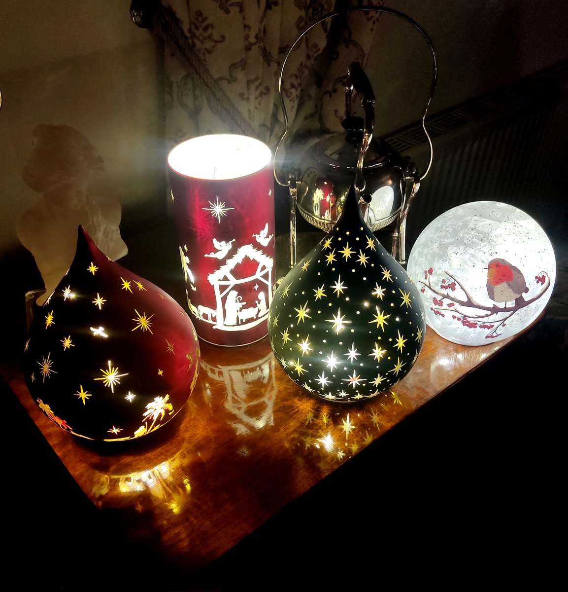 Some beautiful lights up items..

Tear drops which were massively popular last year..
Robin Globe &amp; Nativity scene a gorgeous item for your home or a beautiful gift item.

In store now 🎁🌲⛄🎅

#ChristmasInCobh