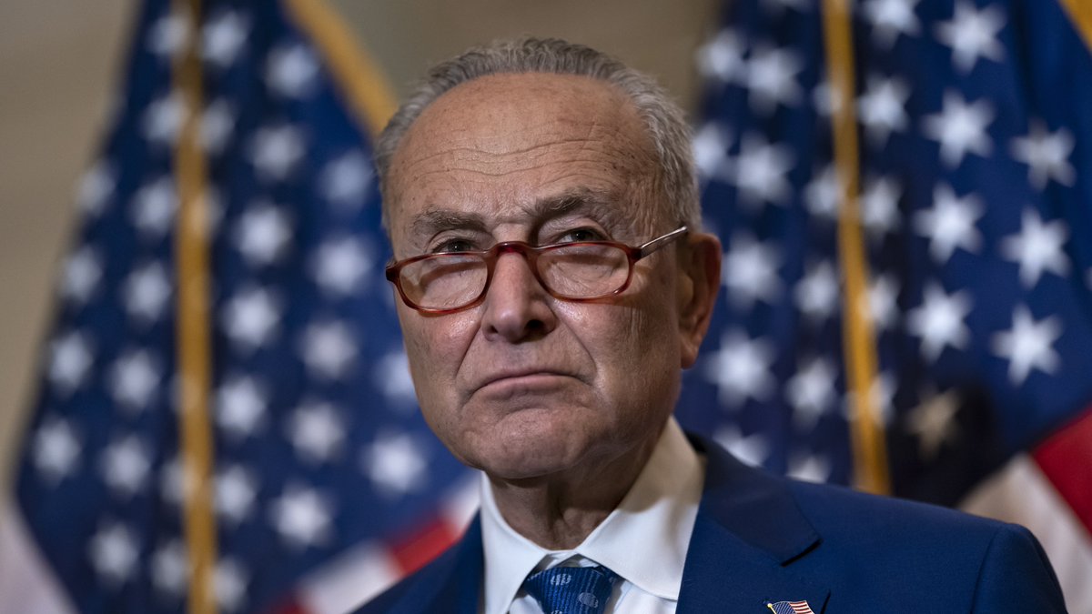 EricLDaugh's tweet image. 🚨 JUST IN: President Trump has invited SENATE REPUBLICANS to have breakfast at the White House tomorrow morning

They're HOLDING THE LINE until Chuck Schumer caves on the federal shutdown

Keep holding! 🔥🔥