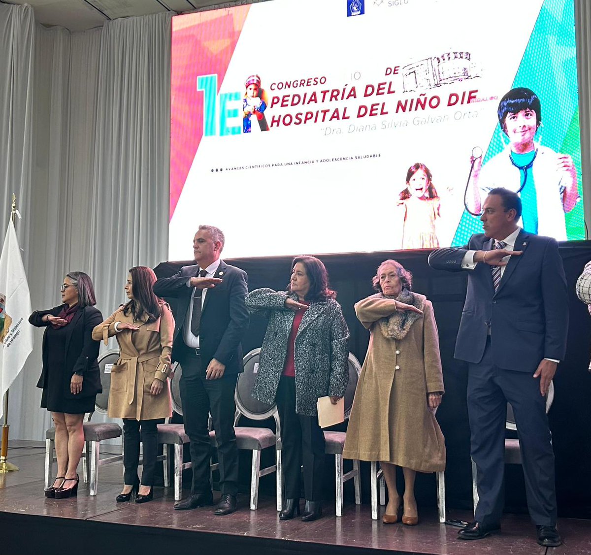 PrestacionSSH's tweet photo. La Dra. Georgina Romo, subsecretaria de Servicios de Salud, asistió en representación de la Dra. @VaneEscalanteA a la inauguración del 1er. Congreso Nacional de Pediatría del Hospital del Niño DIF Hidalgo, impulsado por la Lic. Edda Vite. 👶💙

@juliomenchaca_ #PrimeroTuSalud https://t.co/FBuVO8tdv4