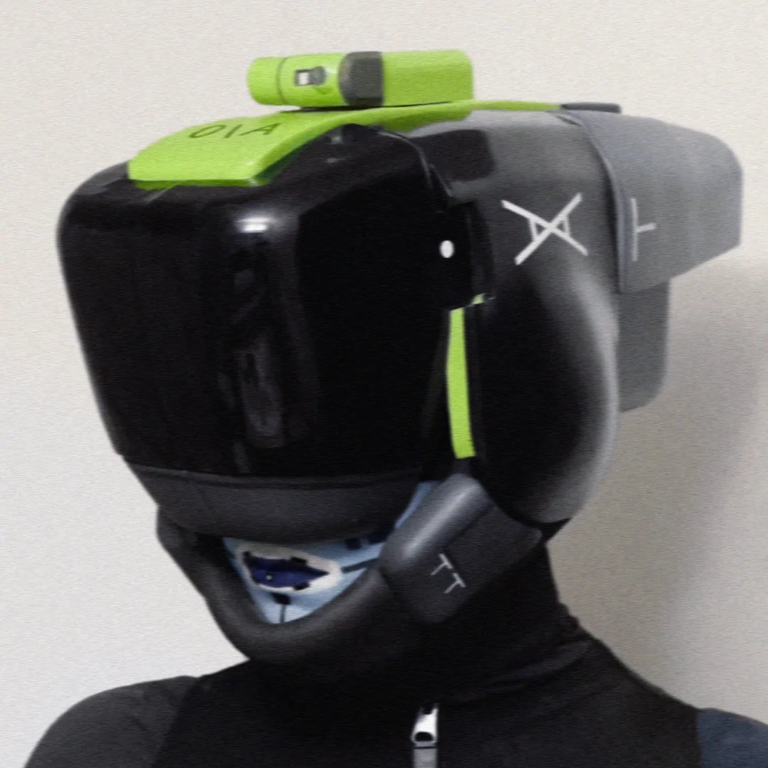 TauCetiGG's tweet photo. Someone pulled off an insane Blackbird helmet look for Halloween. 🔥

📷iso_didacta https://t.co/QtLJH3mnp6