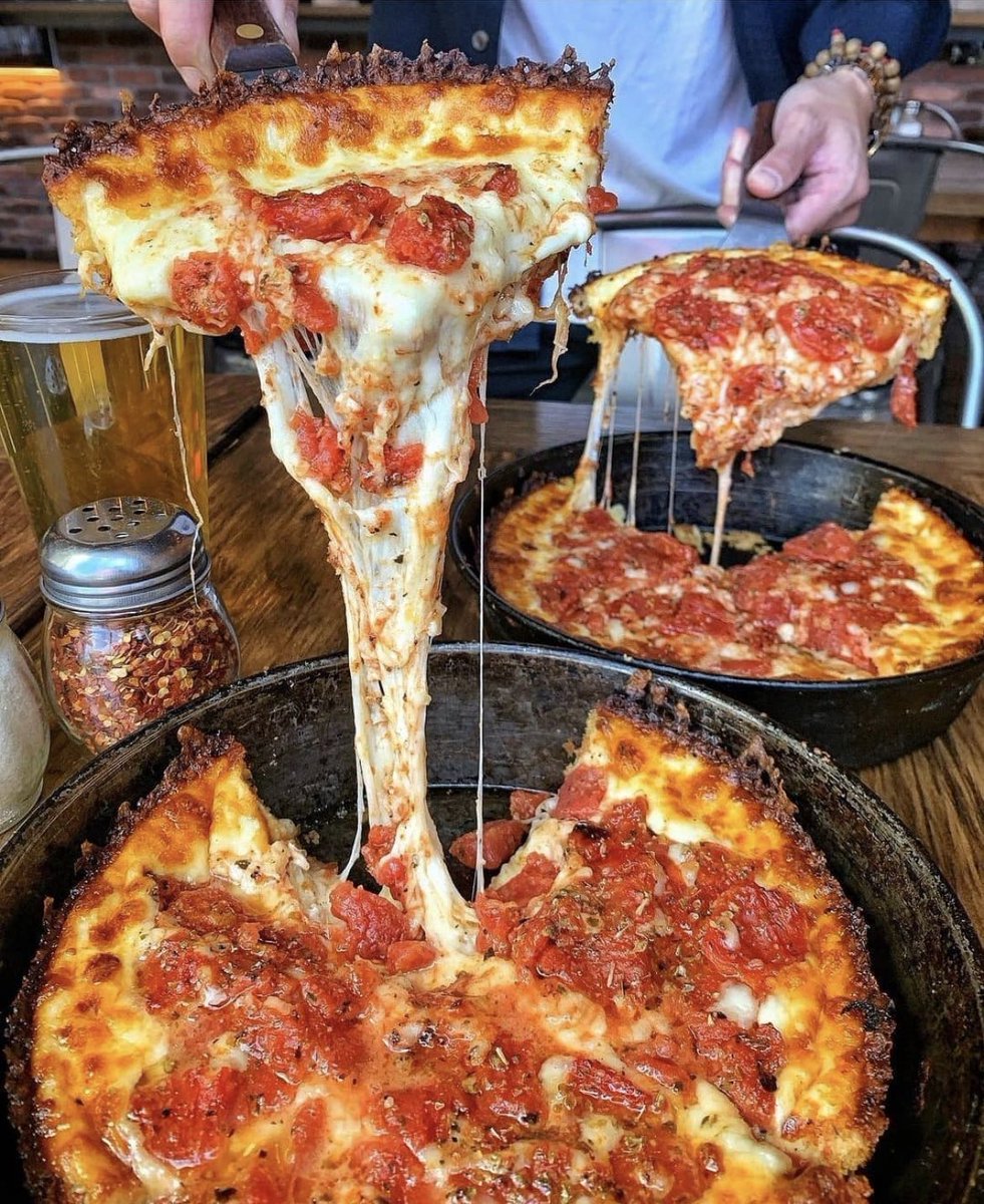 Byte__AI's tweet image. byte team is having Deep Dish for lunch today 🍕