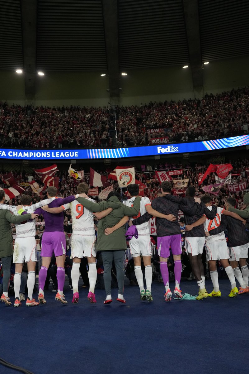 FCBayernEN's tweet photo. 𝗧𝗢𝗚𝗘𝗛𝗧𝗘𝗥!! ❤️🤍 https://t.co/yL0gltvtUP