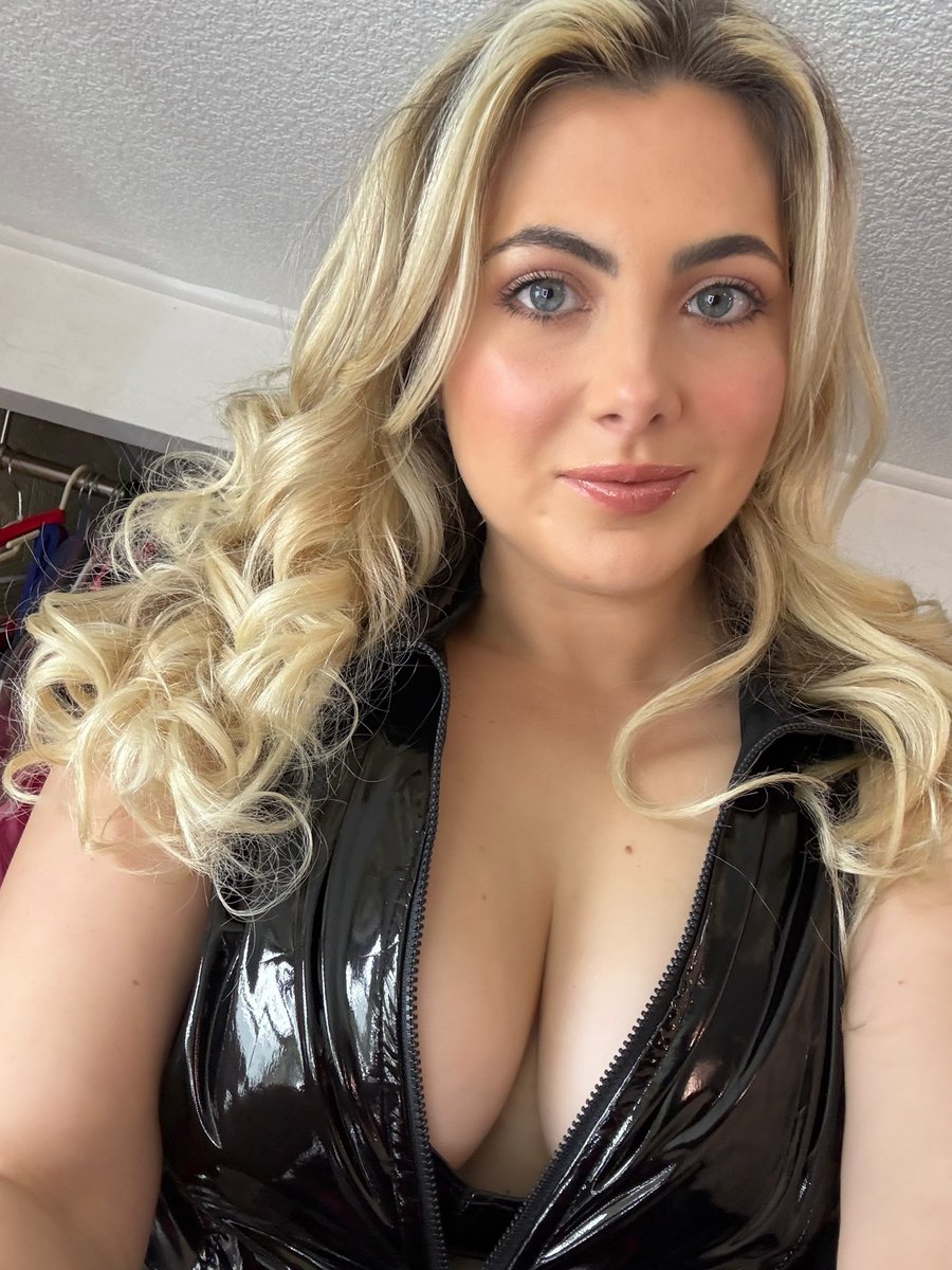 Day 1 completed 💕
Had a great day shooting <a href="/MAFWorld/">Mike</a> <a href="/StrictlyGlamR/">Strictly Glamour</a> <a href="/GlossTights/">GlossTightsGlamour</a> <a href="/UpSkirtGlamour/">UpSkirtGlamour</a> <a href="/GlamourVR/">Glamour VR</a>