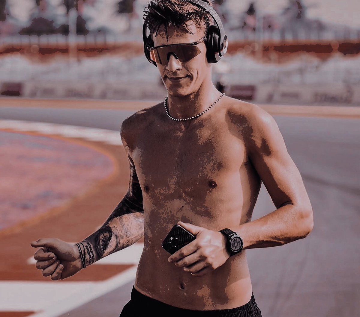 rexceleritatis's tweet image. i’m the ex you never get over