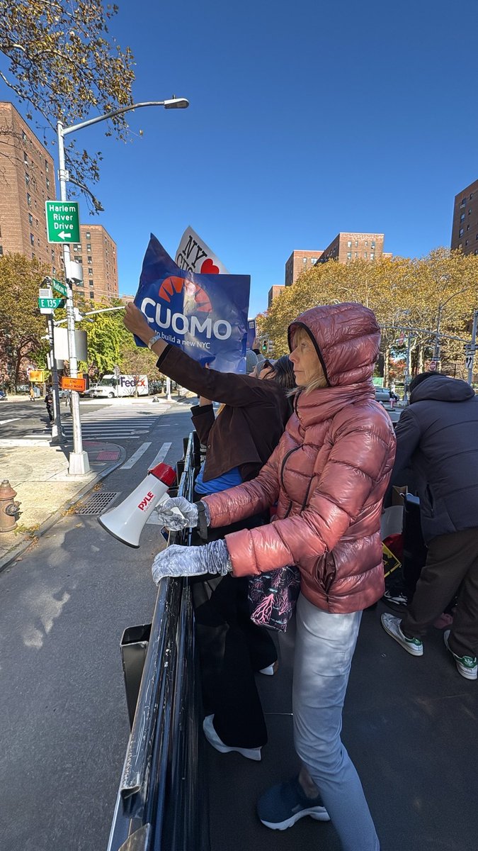 andrewcuomo's tweet image. 🗽New York! Thank you for your incredible solidarity today, from volunteers to voters. The future of this city only happens when we all come together!

Polling sites close at 9 PM EST, so there are still a few hours left to make your voice heard!

🗳️ Comment below if you’ve…