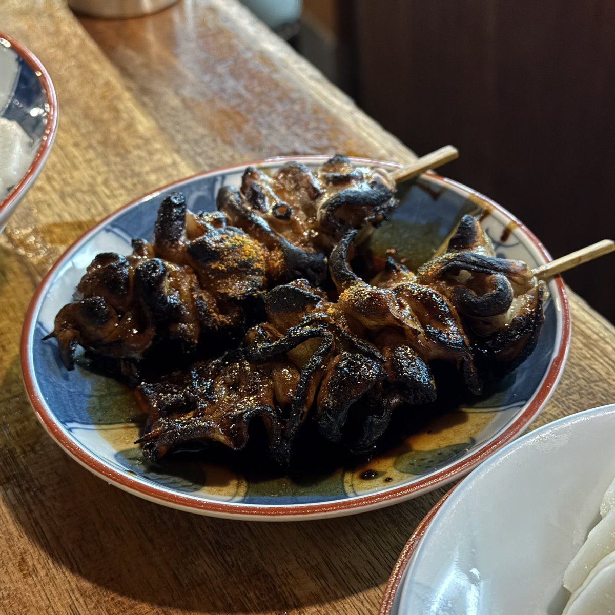 tinytinykingdom's tweet image. 連休明けの火よ宇、17:30、並びは軽め。二の字、先輩方に混ぜて頂きます😄向かいの◯デちゃんがウイスキースタートで大盛り上がり、愉快な時間に😆久しぶりのシロタレヨクヤキ、宇め割がススム、結局4つ頂き、記憶が飛びそうです😅おいしく楽しくごちそうさまでした😋#あんちゃんの優しさにじわる