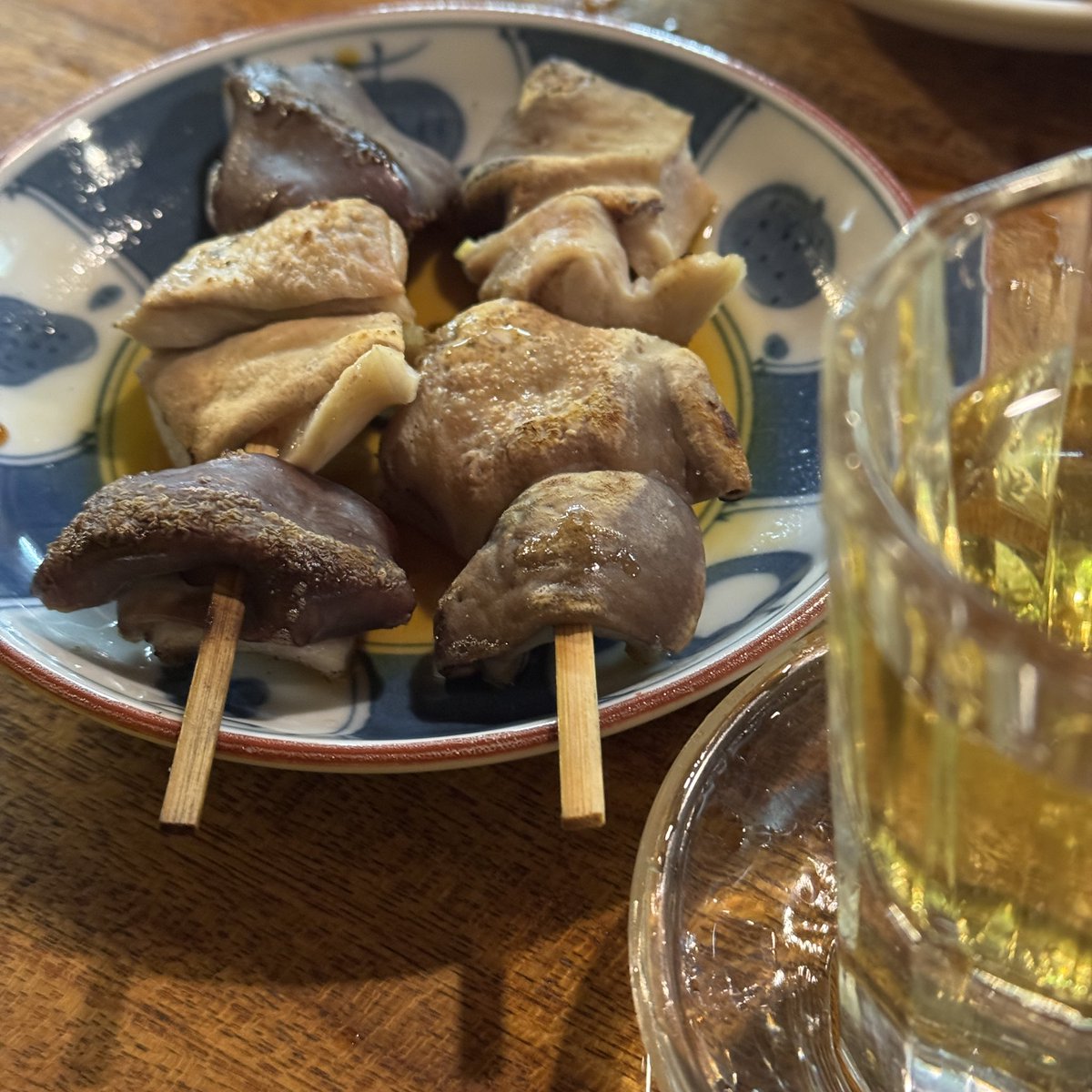 tinytinykingdom's tweet image. 連休明けの火よ宇、17:30、並びは軽め。二の字、先輩方に混ぜて頂きます😄向かいの◯デちゃんがウイスキースタートで大盛り上がり、愉快な時間に😆久しぶりのシロタレヨクヤキ、宇め割がススム、結局4つ頂き、記憶が飛びそうです😅おいしく楽しくごちそうさまでした😋#あんちゃんの優しさにじわる