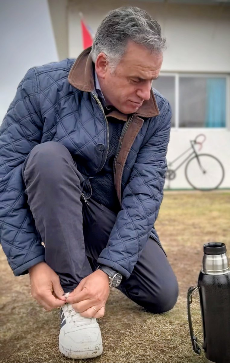 Ustedes eran muy chicos pero en la campaña electoral, Orsi confesó que no sabe atarse los championes, que puede salir mal. 🤦