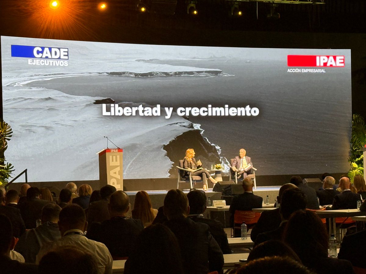 UdelPacifico's tweet photo. #CADEejecutivos2025 🔴LIVE | Inició la sesión "Libertad y crecimiento" donde participan Diego de la Torre y @cayetanaAT. 1/4

#UPenCADE #SomosUP #LíderesConPropósito https://t.co/YjEVWPFidw