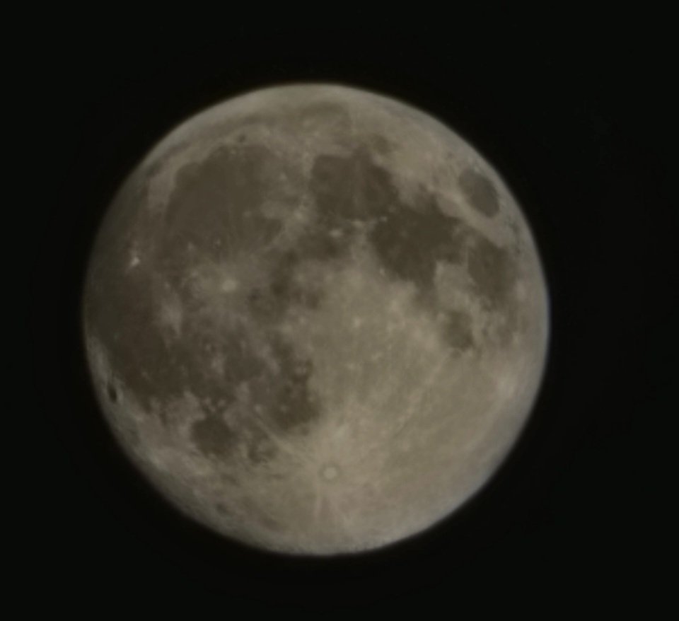 La luna cuida nuestros sueños ❤️✨️
Buenas noches 😴