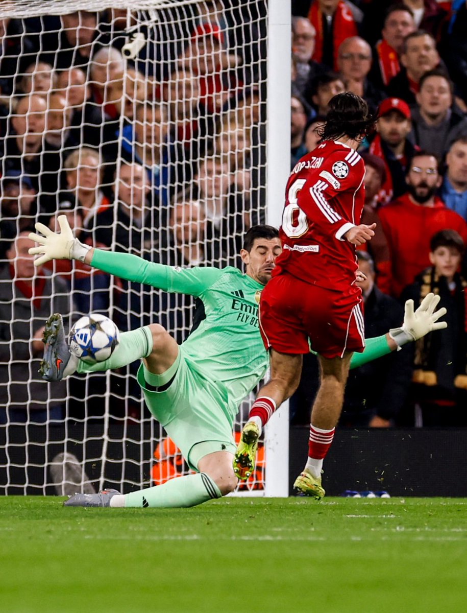 DiarioArtist's tweet photo. 1-0 at Anfield because of Courtois, what a great goalkeeper.. The score will be higher without him..
Gracias Courtois 🙏
#RealMadrid #UCL https://t.co/aS3AWHgwj2