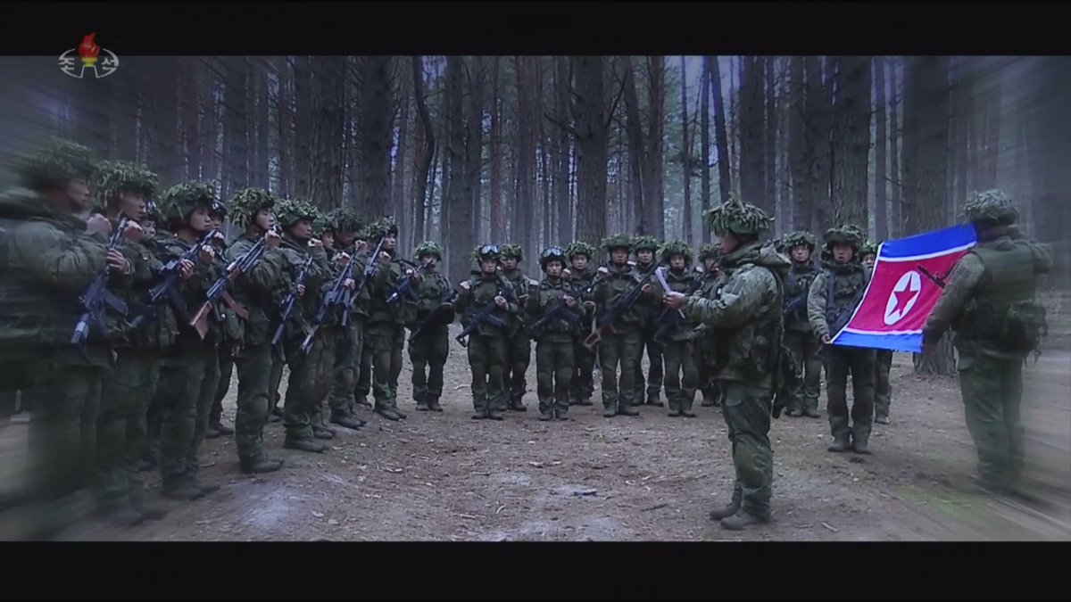 API_Ukraine's tweet image. 「海外軍事作戦」としてクルスク戦に派兵された朝鮮人民軍。ウクライナ軍のドローンに苦しめられた一方で、ロシア軍からドローンの運用を学んだとみられる。北朝鮮公表なので、実戦か再現映像かは断定できませんが映像にはドローンを扱う人民軍兵士の姿も