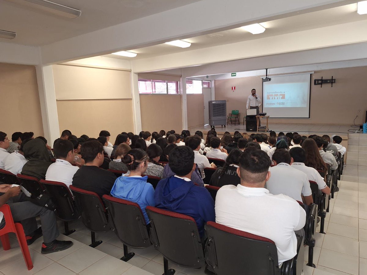 𝘼𝙥𝙧𝙚𝙣𝙙𝙞𝙚𝙣𝙙𝙤 𝙖 𝙫𝙞𝙫𝙞𝙧, una conferencia impartida por la #LíneaCiudadana de #FICOSEC en Balleza, #Chih., en donde estudiantes de medio superior recibieron información que les ayudará a llevar una vida más sana mental y emocionalmente.
¡Márcanos! 
614 545 15 29
*2232